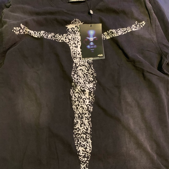 L Large Graphic Tee - Picture 2 of 5